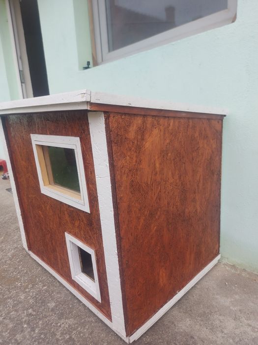 Cusca pentru pisici cu două niveluri