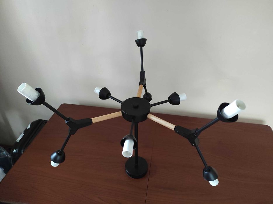 Полилей в черно и дървено