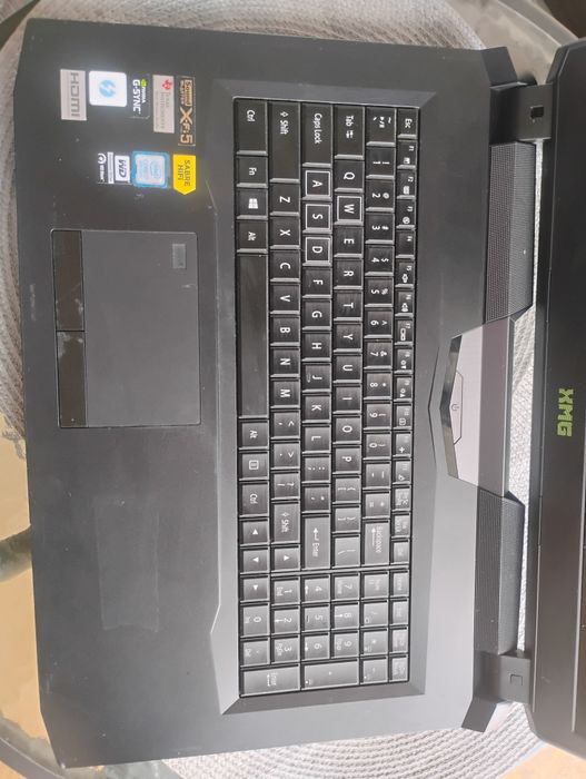Vand laptop XMG U717