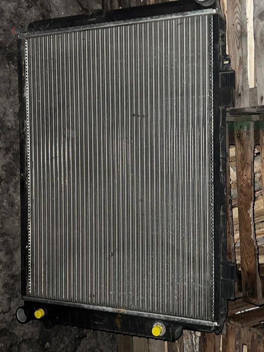 Радиатор на 210 мерс