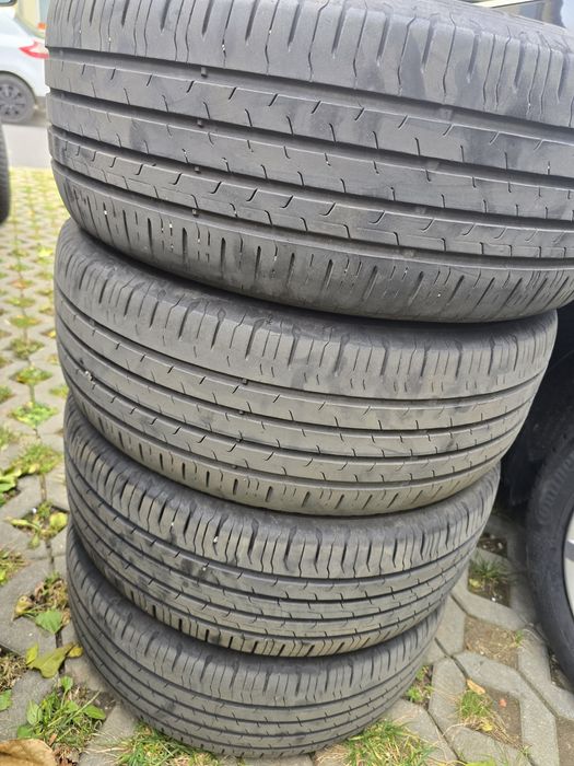 Vând 4 Anvelope Vara Continental 215 55 r16 94v