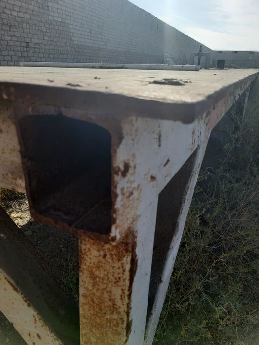 Металлический стол