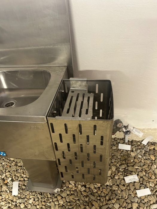 Vând chiuvetă inox carmangerie