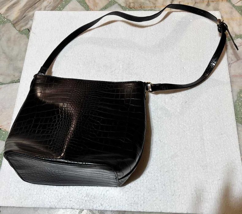 Черна чанта през рамо