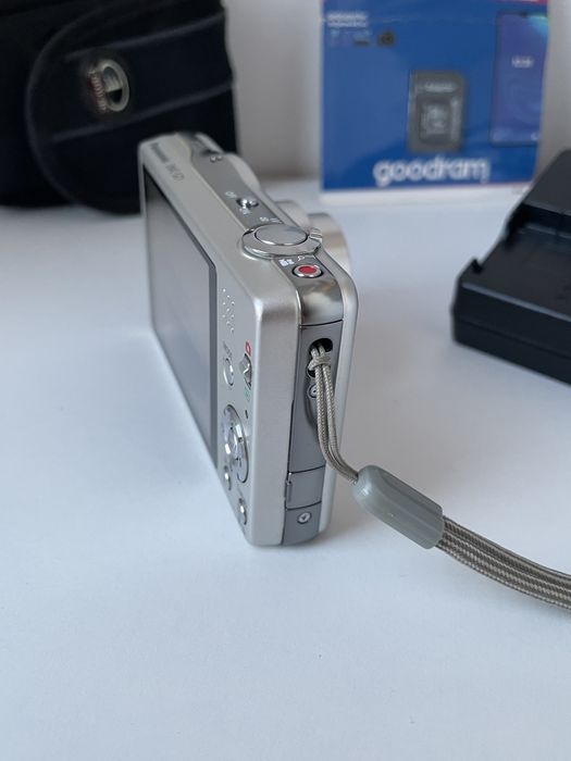 Aparat foto digital PANASONIC Lumix DMC-SZ1 Silver, 16MP, 10X Zoom Wide Angle, 16GB Digital Point and Shoot Camera