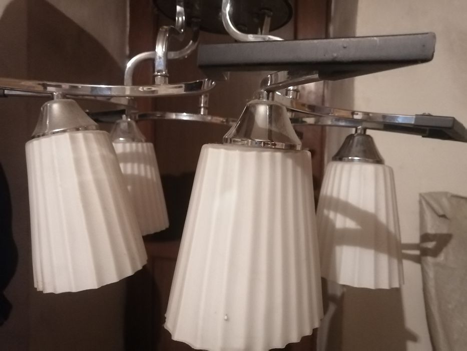 Продам люстру в хорошем состоянии.