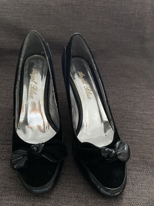 Pantofi catifea si lac 36 usor zgariati tinuti in cutie/ nepurtati