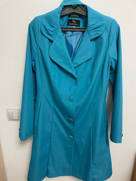 Плащи женские модные