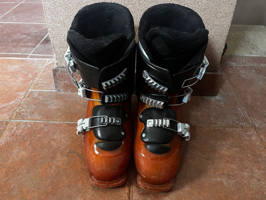 Продавам употребявани ски и ски обувки