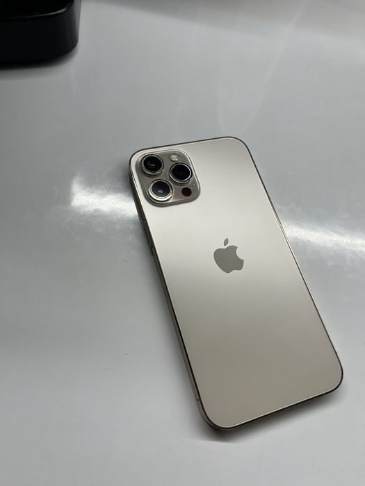 Iphone 12 pro max 128BG+ 3 Калъфа подарък