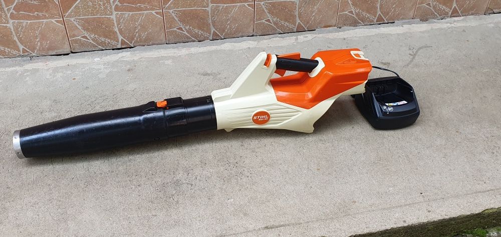 Suflanta BGA.60 +incarcator +baterie.