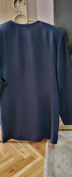 Дамски костюм чисто нов