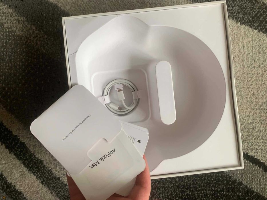 AirPods Max 1 серия Starlight с USB - C чисто нови!
