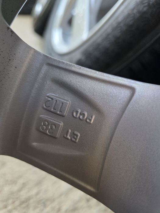 Продавам ОРИГИНАЛНИ Джанти+гуми 15 ' цола 5x112 57,1 Audi a4,a6,a8 Pasat 4,5. 6 1/2J ET38 DEZENT