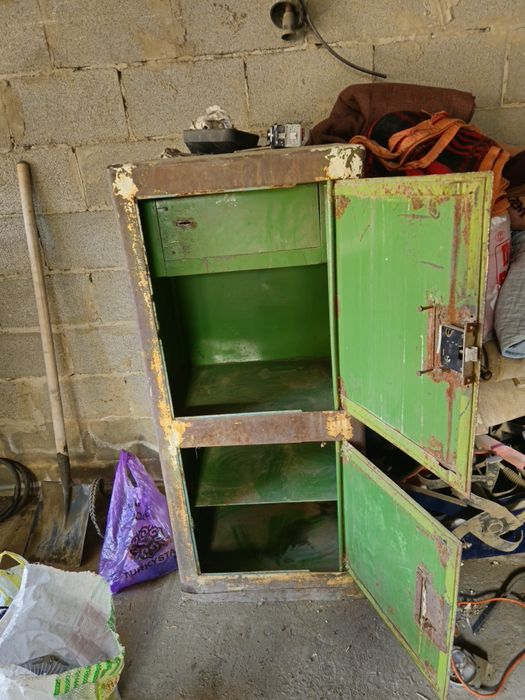 Продам сейф в отличном состояний советского происхождения