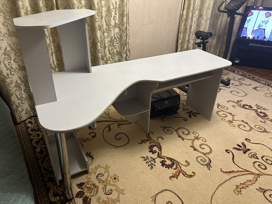 Продам стол компьютерный