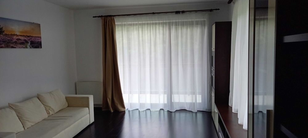 Proprietar – 2 camere, balcon generos și parcare privată