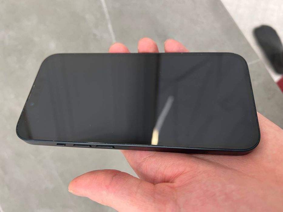 Продам Iphone 13