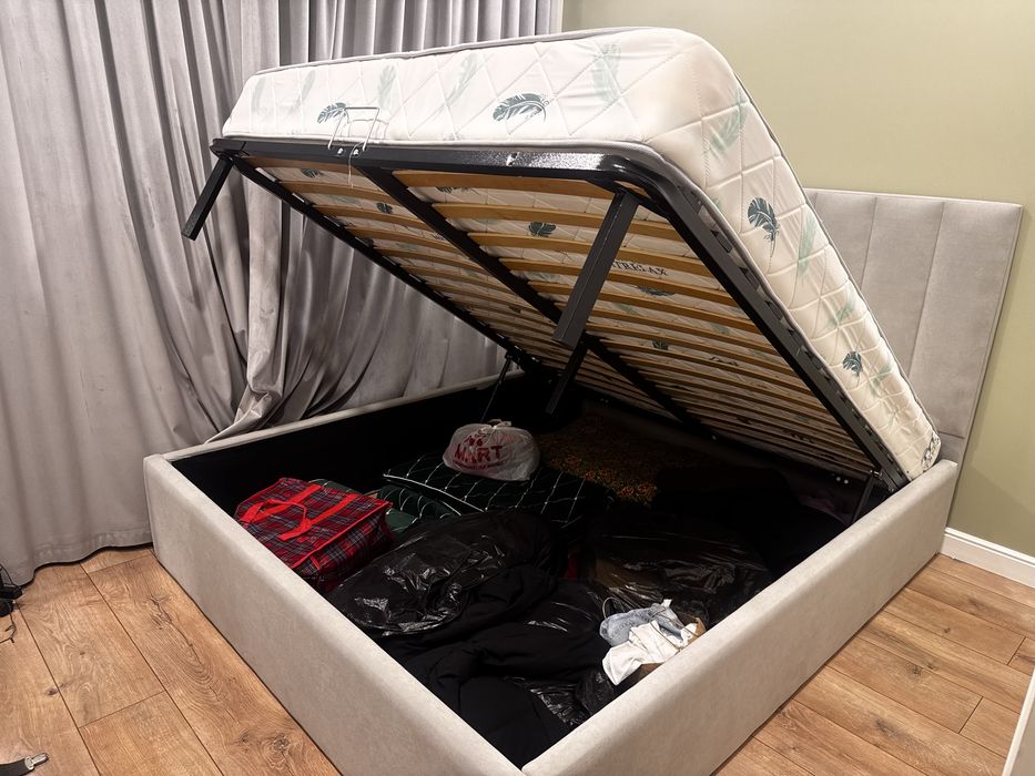 Продаю двуспальную кровать