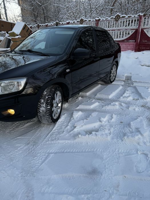 Продам авто лада гранта 2017 год