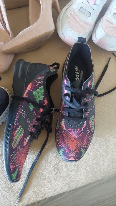 Маратонки Adidas не са носени