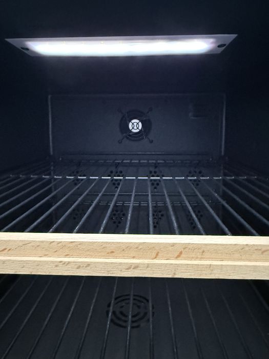 Витрина за вино Climadiff