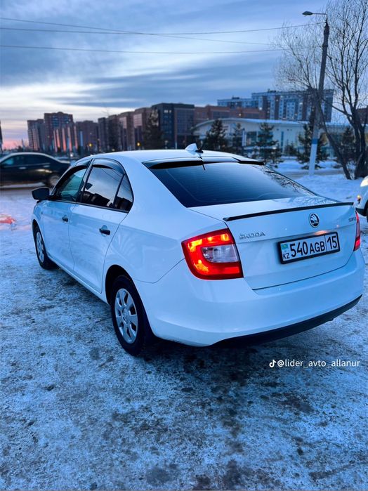 Skoda rapid 2015 года