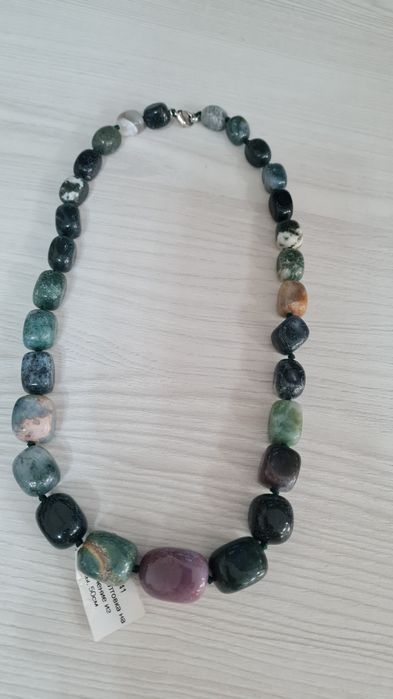 Колье и бусы из натуральных камней