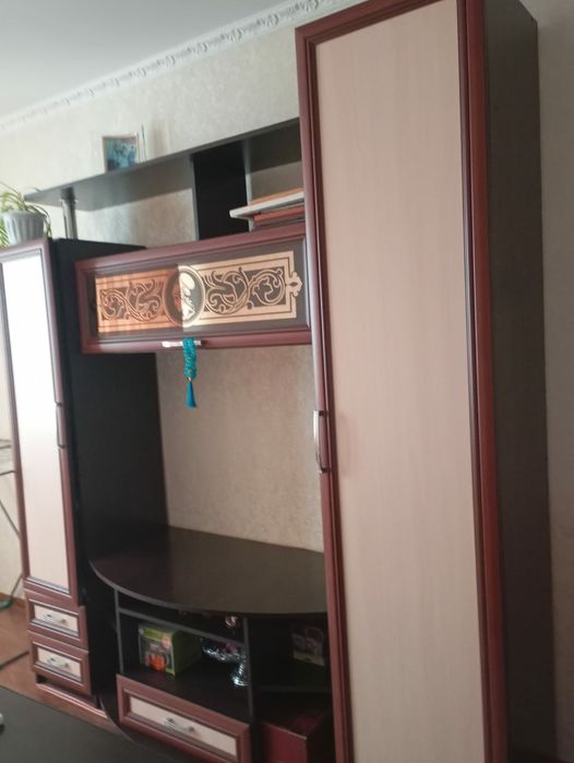 Продам стенка  в гостинную