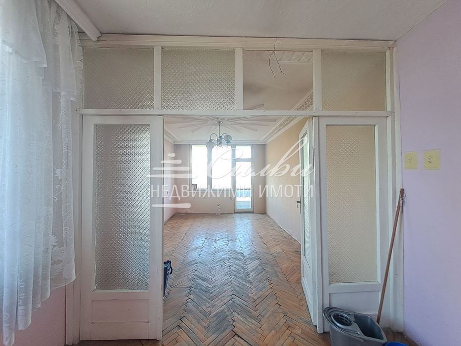 Продава се Тристаен апартамент в Шумен, Тракия - 94 кв.м за 1134 €/кв.м - Снимка #2