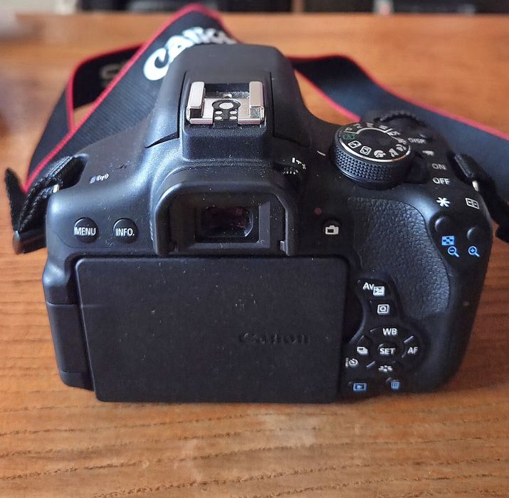 Kit Canon 750D cu obiectiv 18-55, cutie originala