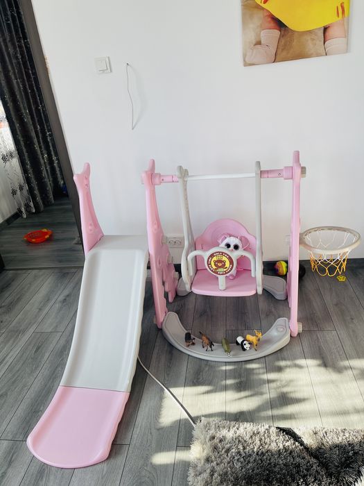 Tobogan  cu leagan si cos de aruncat cu mingea