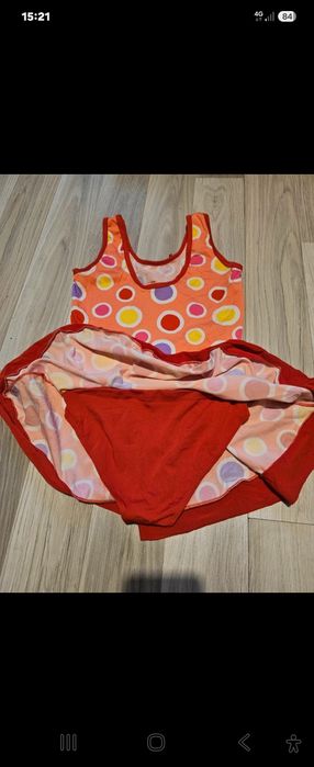 Costum baie intreg dar se poate folosii si  pentru gimnastica sau dans 6-8 ani