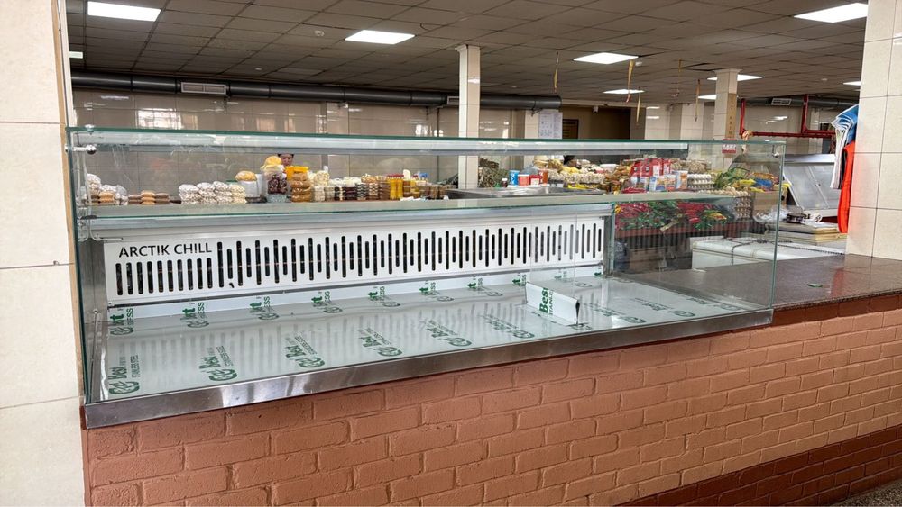 Продам новый Витринный холодильник