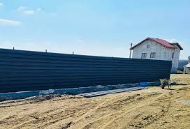 Construim garduri din sipca metalica, tabla cutata, plasa bordurata