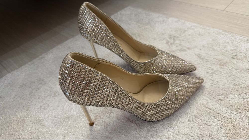 Туфли на каблуке золотые