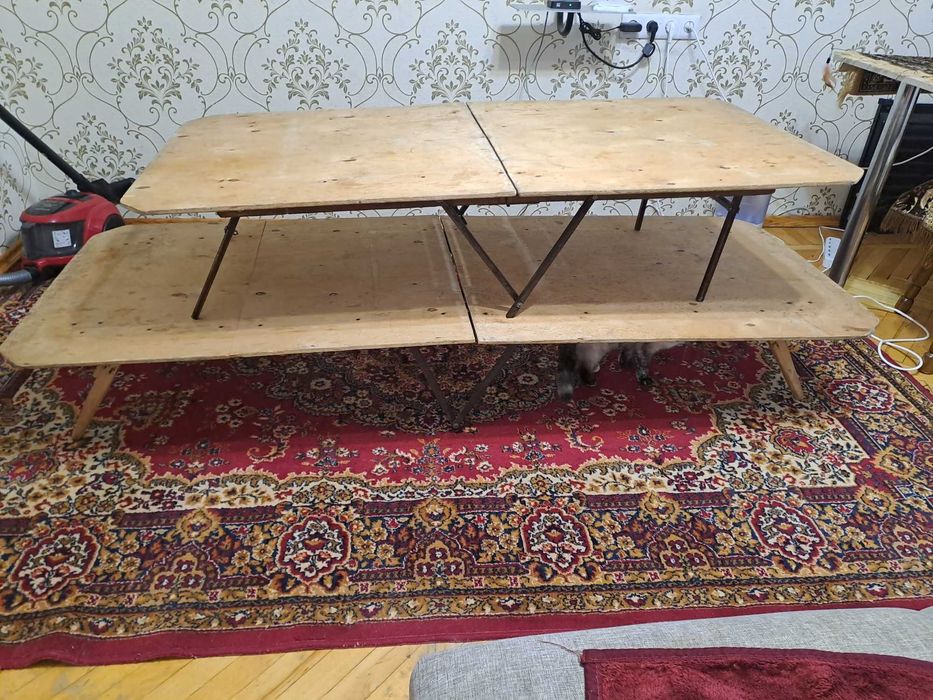 Стол  напольный низкий