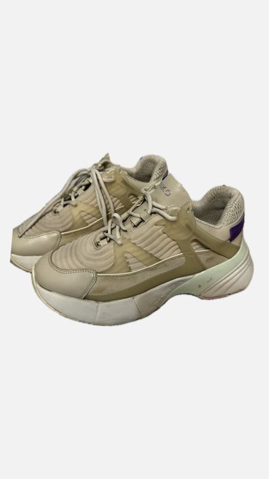 женские кроссовки