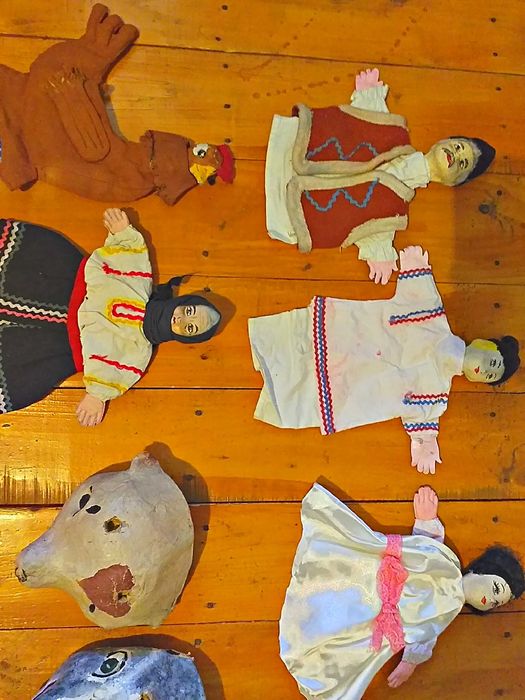 12 jucarii/papusi de mana copii vechi anii 1970,Scufita/masti Vintage