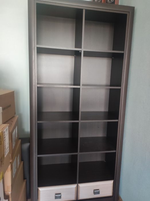 Шкаф книжный .Торга нет.