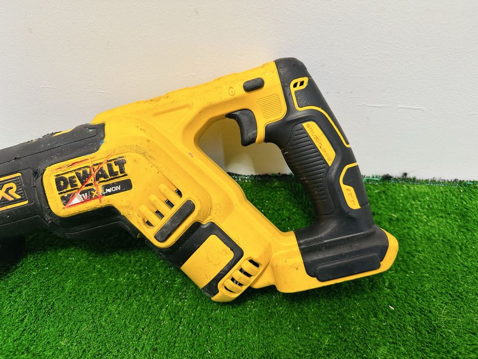 Fierastrau sabie Dewalt DCS367 defecta