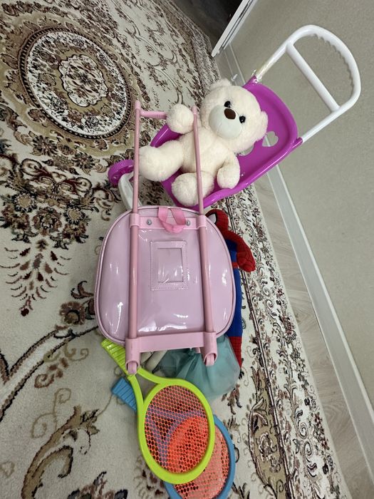 Ойыншықтар сатылады.