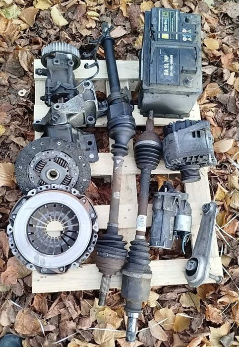 Дюзи, помпа, полуоски, съединител, алтернатор,стратер - Дачиа  1.5 dci