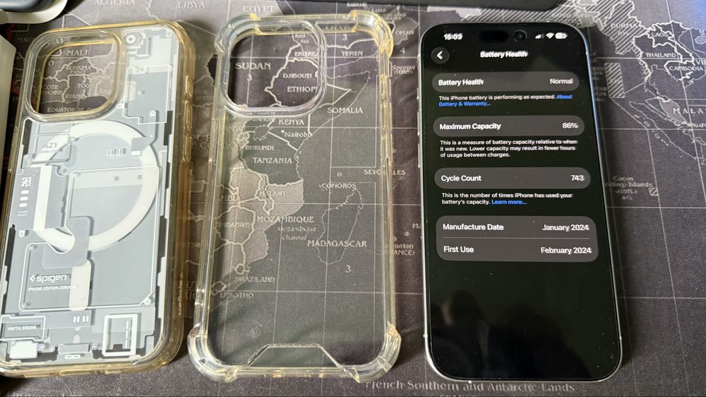 iPhone 15 Pro + huse originale