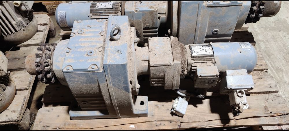 Motor electric trifazat cu reductor, 0.37kW, 1rpm, 380V