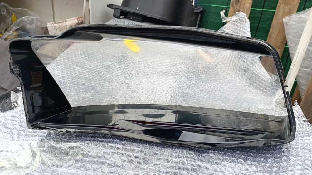 стъкло на ляв фар Audi A5