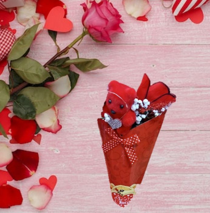 Романтичен букет с мече и червени рози