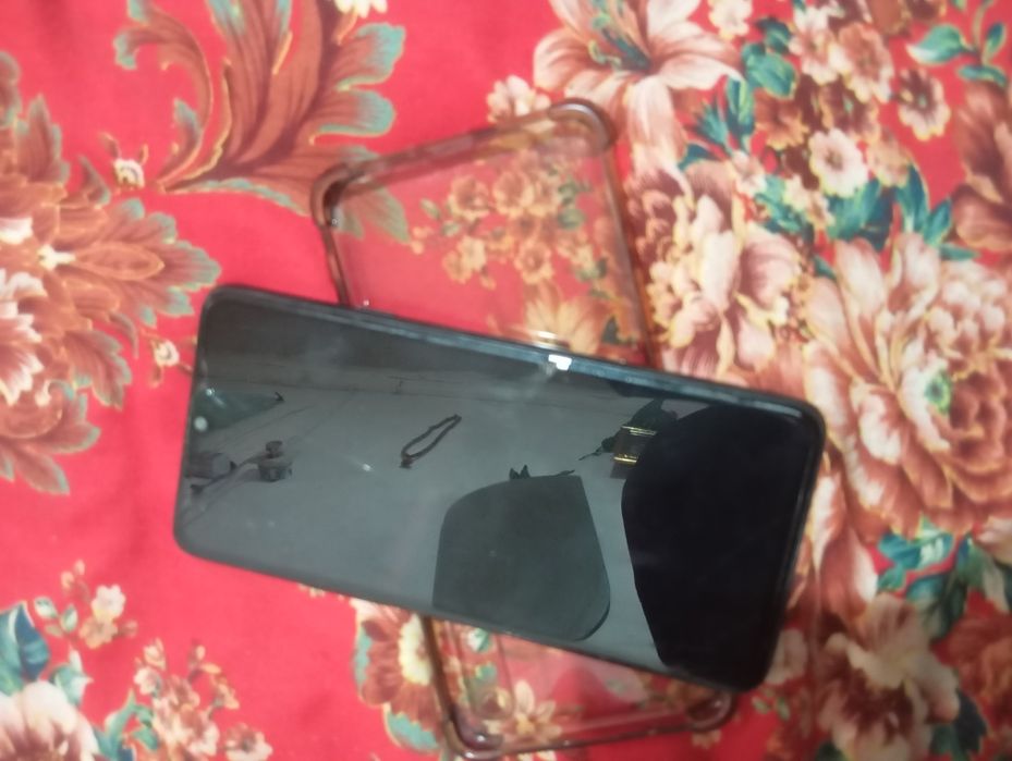 Samsung A20s стоит