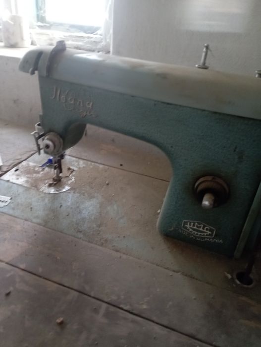 Mașină  de cusut veche ileana