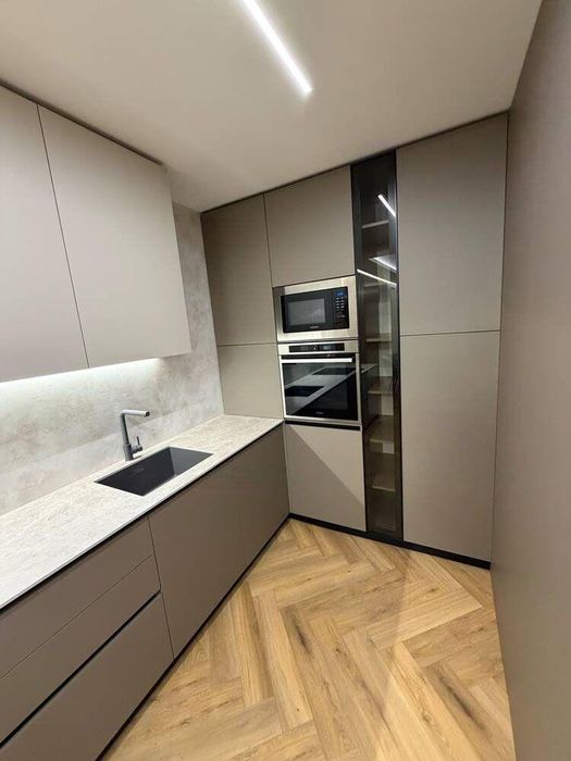 Дава се под наем Тристаен апартамент в София, Полигона - 130 кв.м за 1121.49 € - Снимка #4